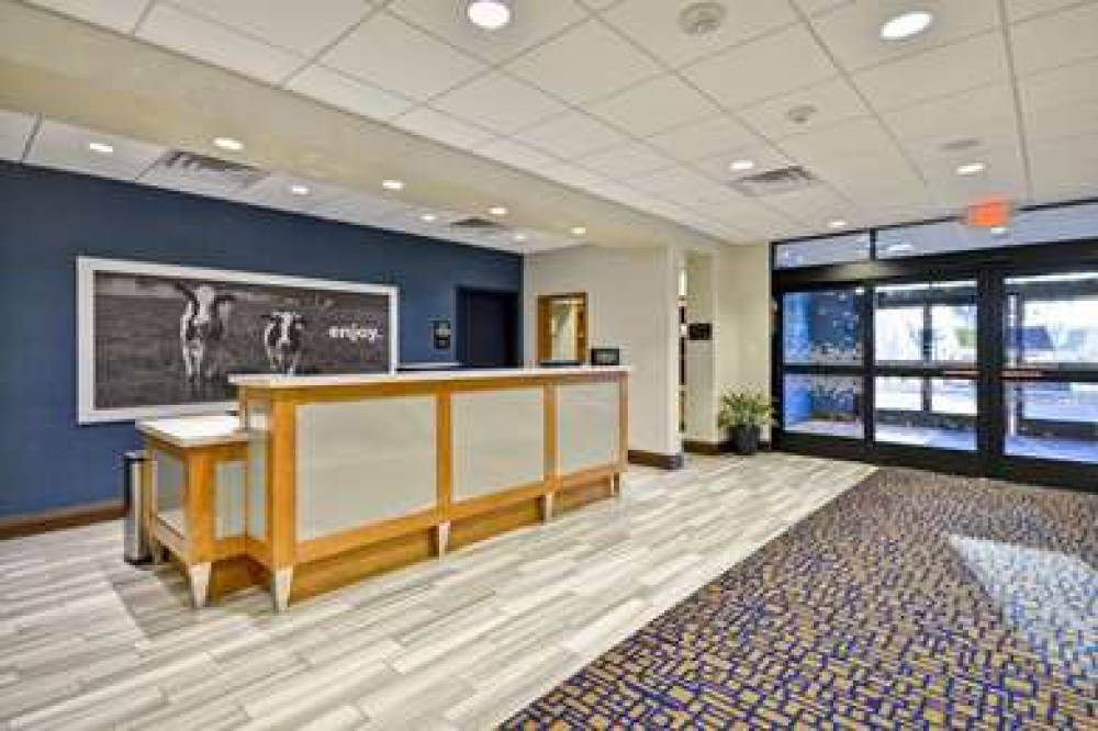 HAMPTON INN ANDAMP; SUITES DALLAS/P 4