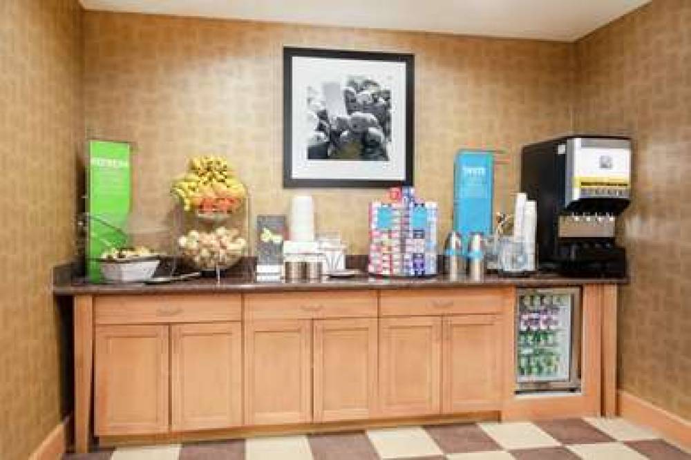 HAMPTON INN ANDAMP; SUITES DENVER/S 8