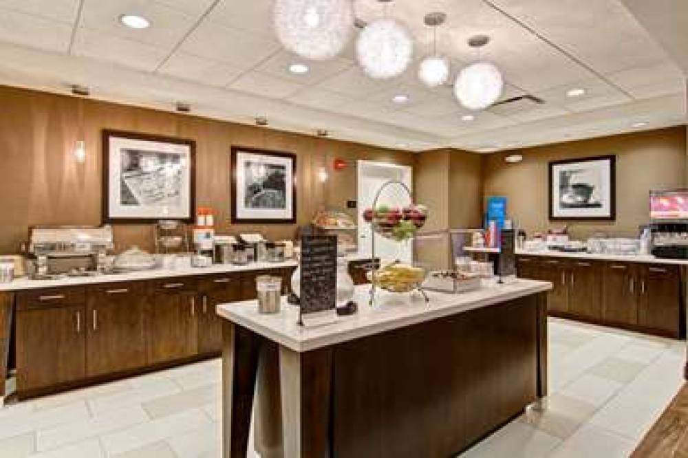 HAMPTON INN ANDAMP; SUITES DETROIT/ 8