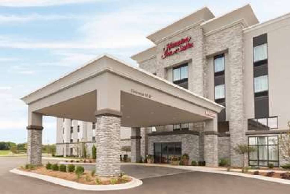 HAMPTON INN ANDAMP; SUITES KENOSHA 1