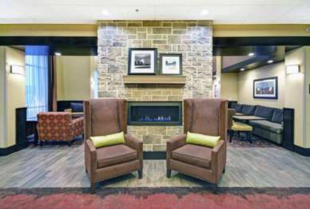 HAMPTON INN ANDAMP; SUITES MILWAUKE 2