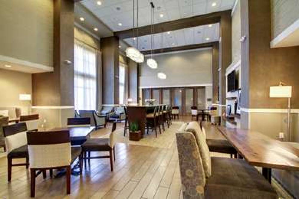 HAMPTON INN ANDAMP; SUITES MILWAUKE 7