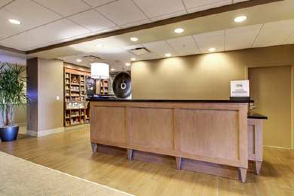 HAMPTON INN ANDAMP; SUITES MILWAUKE 8