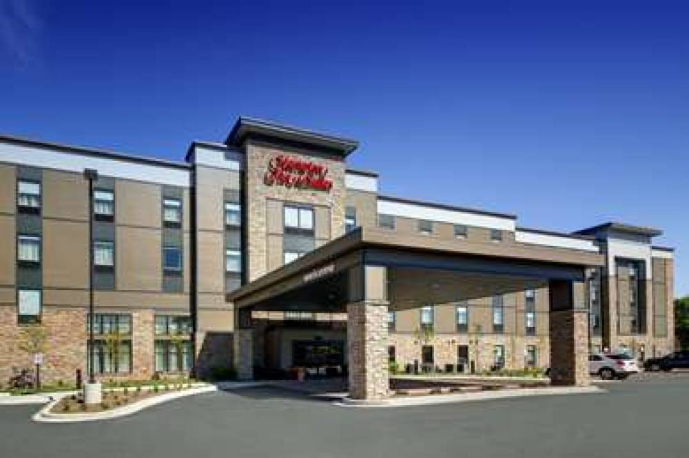 HAMPTON INN ANDAMP; SUITES MILWAUKE 5