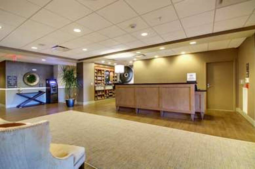 HAMPTON INN ANDAMP; SUITES MILWAUKE 9