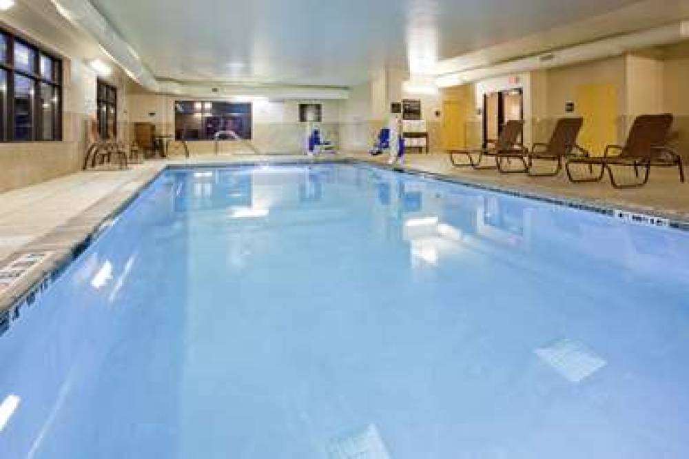 HAMPTON INN ANDAMP; SUITES MINNEAPO 8