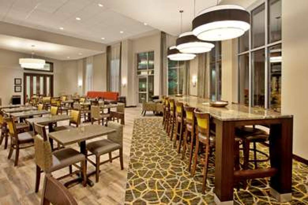 HAMPTON INN ANDAMP; SUITES MINNEAPO 10