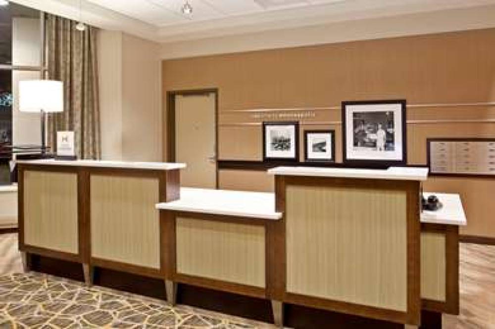 HAMPTON INN ANDAMP; SUITES MINNEAPO 4