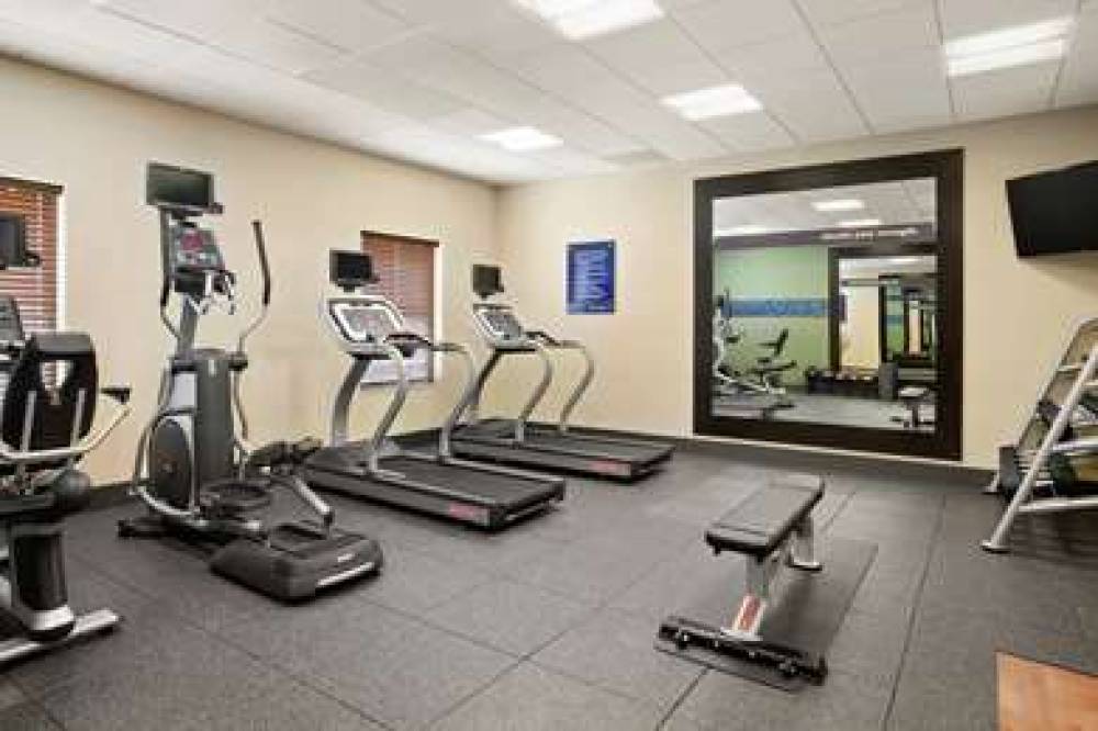 HAMPTON INN ANDAMP; SUITES MINOOKA 9