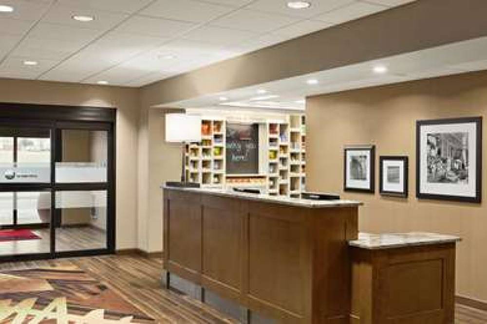 HAMPTON INN ANDAMP; SUITES MINOOKA 4