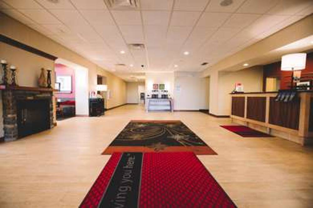 HAMPTON INN ANDAMP; SUITES MINOT AI 4