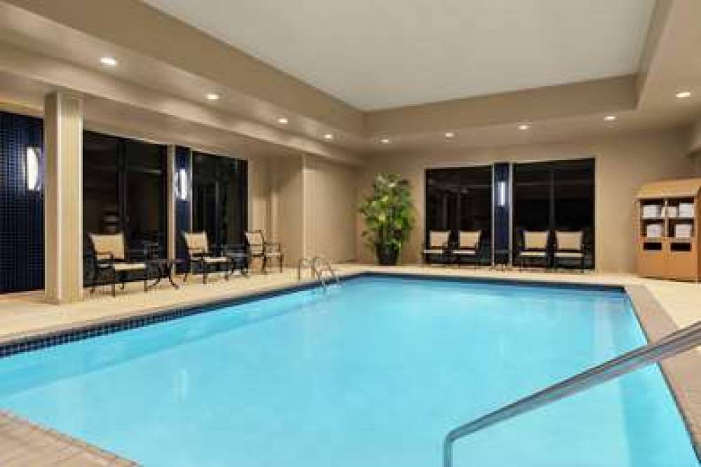 HAMPTON INN ANDAMP; SUITES MOUNT JO 7