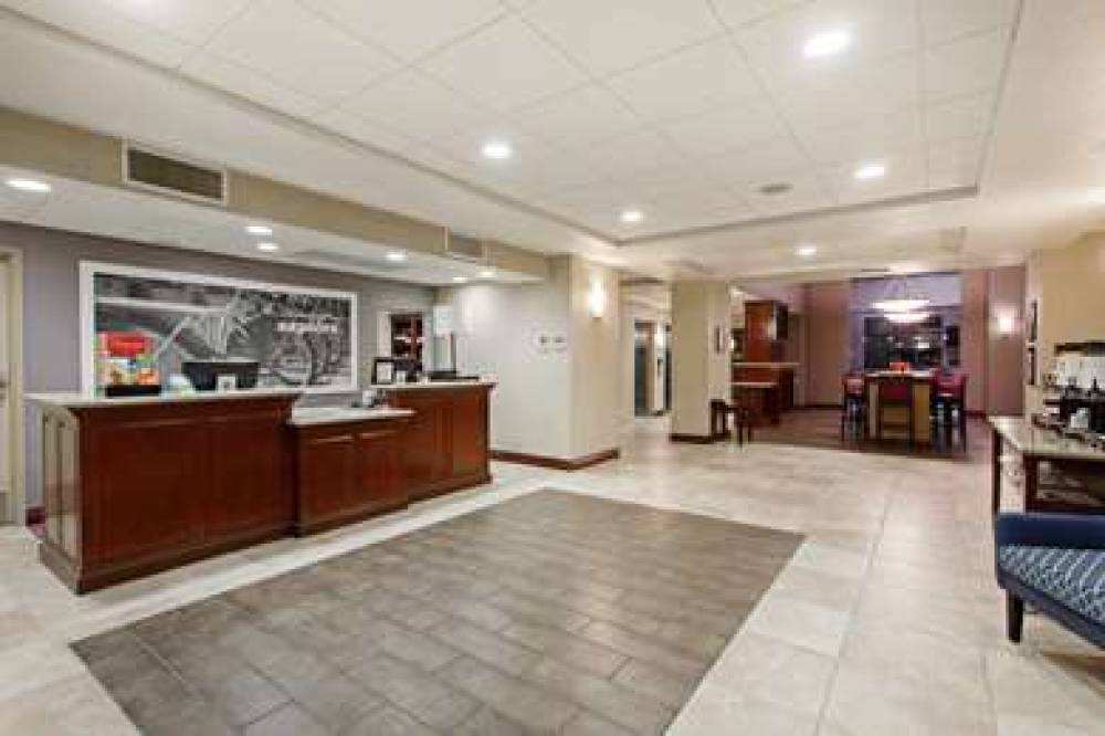 HAMPTON INN ANDAMP; SUITES OAKLAND 3