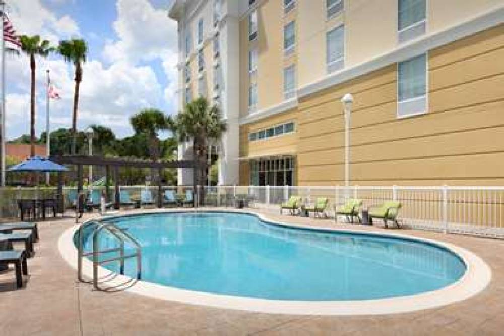 HAMPTON INN ANDAMP; SUITES ORLANDO- 6