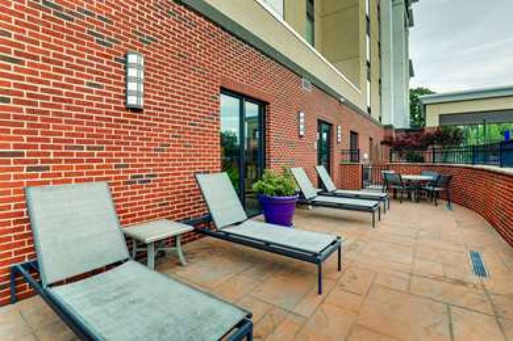 HAMPTON INN ANDAMP; SUITES ROME 2