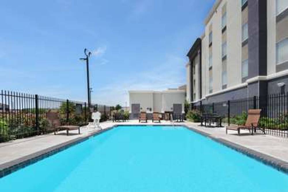 HAMPTON INN ANDAMP; SUITES SAN ANTO 8