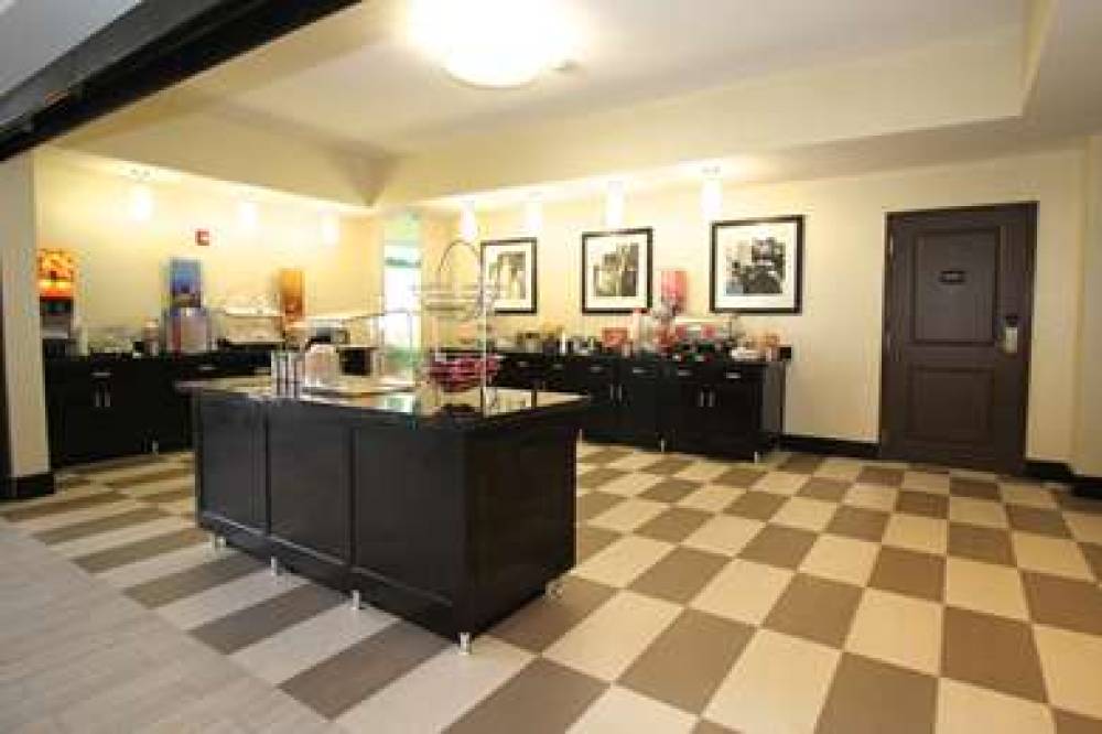 HAMPTON INN ANDAMP; SUITES SANDUSKY 6