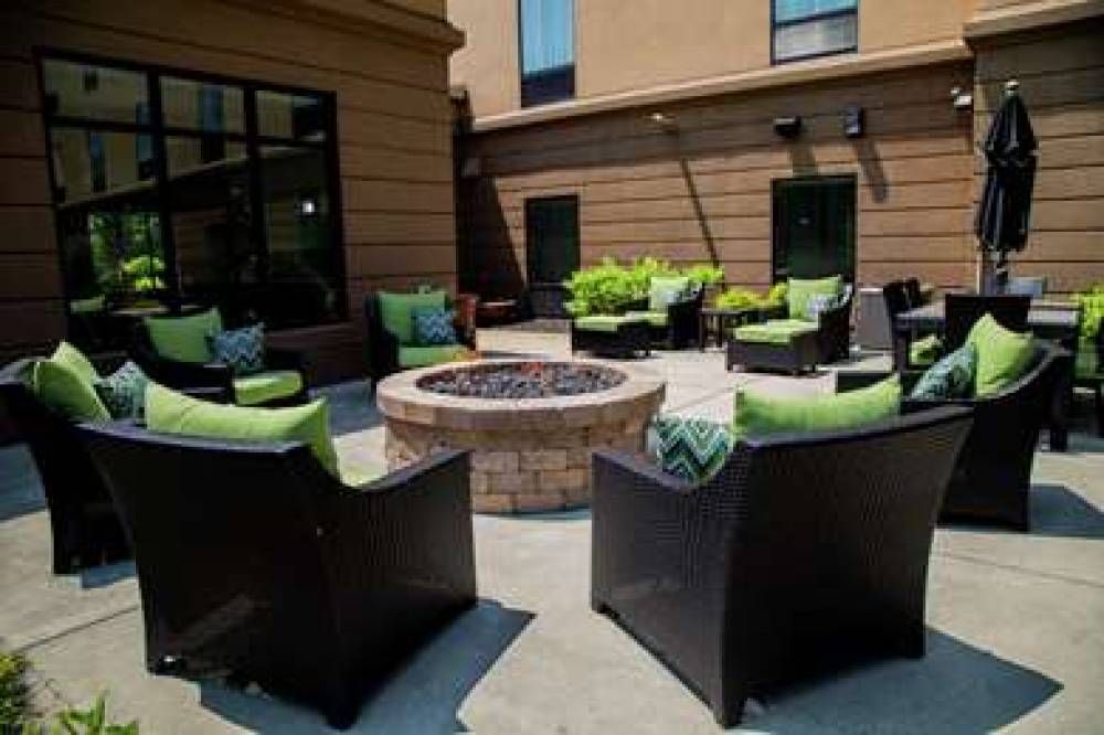 HAMPTON INN ANDAMP; SUITES SHARON 3