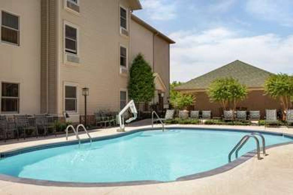 HAMPTON INN ANDAMP; SUITES SPRINGDA 7