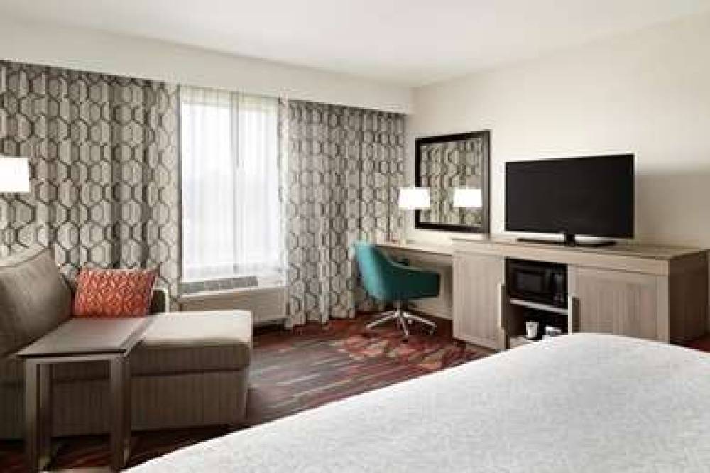 HAMPTON INN ANDAMP; SUITES ST. LOUI 6