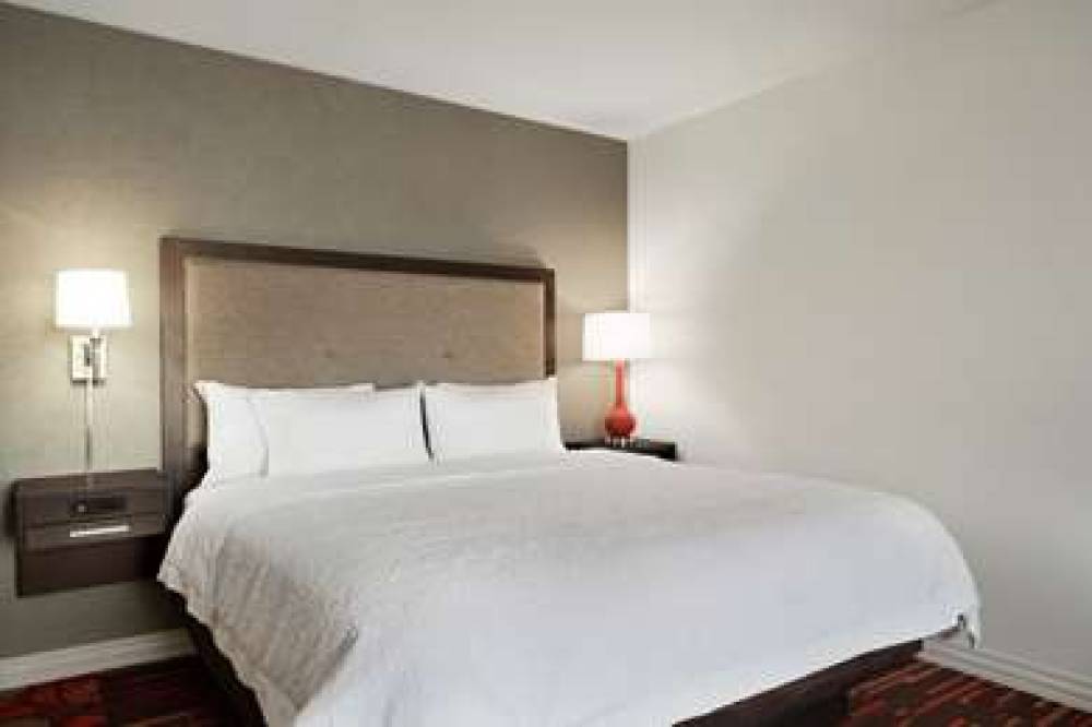 HAMPTON INN ANDAMP; SUITES ST. LOUI 8