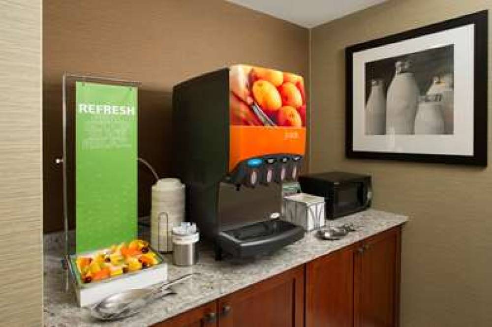 HAMPTON INN ANDAMP; SUITES SYRACUSE 9