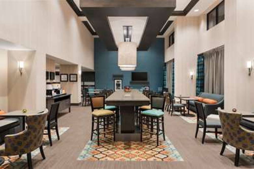 HAMPTON INN ANDAMP; SUITES WEST DES 7