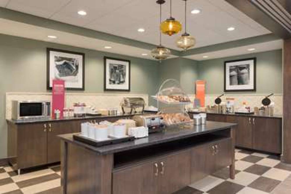 HAMPTON INN ANDAMP; SUITES WEST DES 10