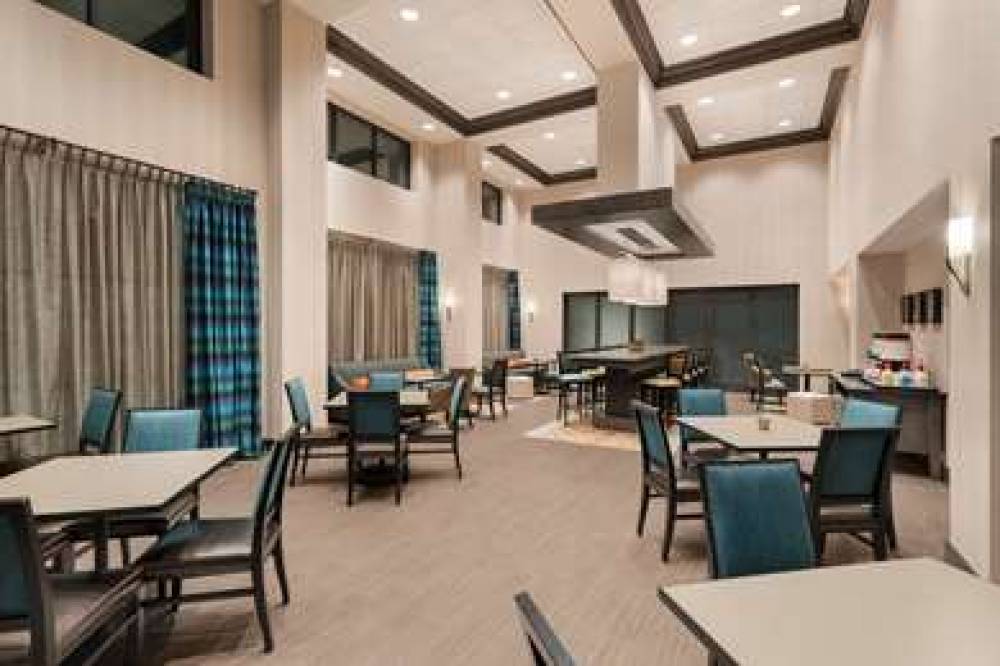 HAMPTON INN ANDAMP; SUITES WEST DES 6