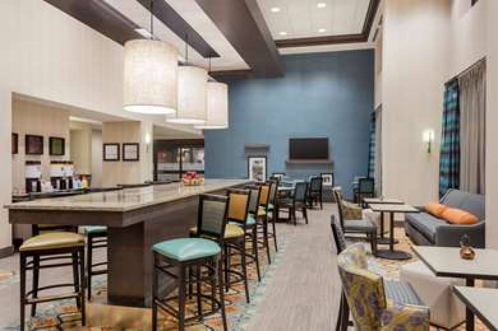 HAMPTON INN ANDAMP; SUITES WEST DES 5