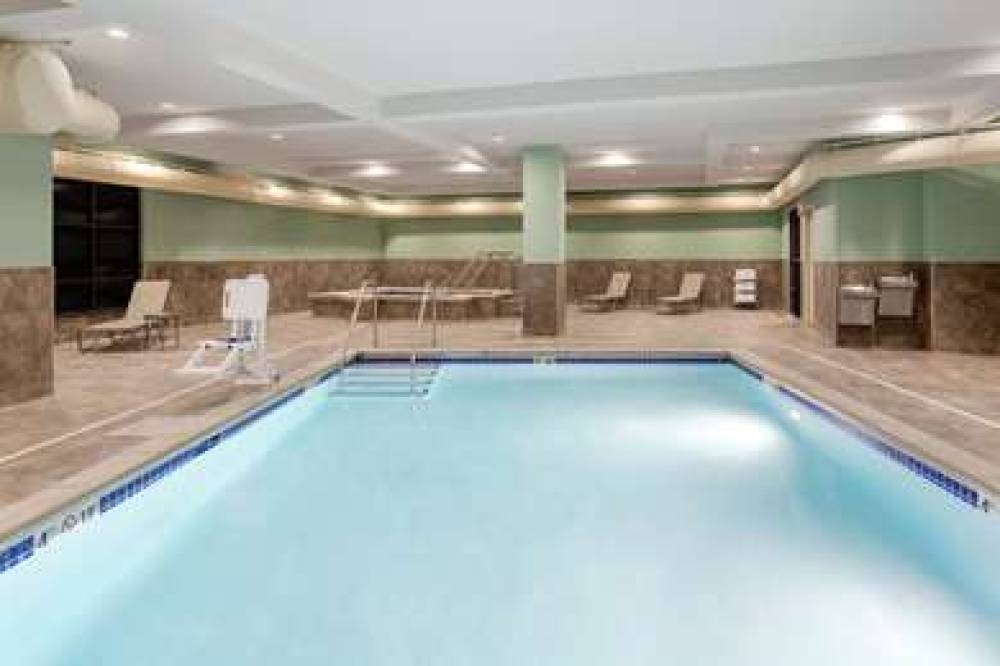 HAMPTON INN ANDAMP; SUITES WEST DES 8