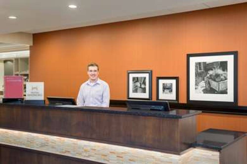 HAMPTON INN ANDAMP; SUITES WEST DES 4