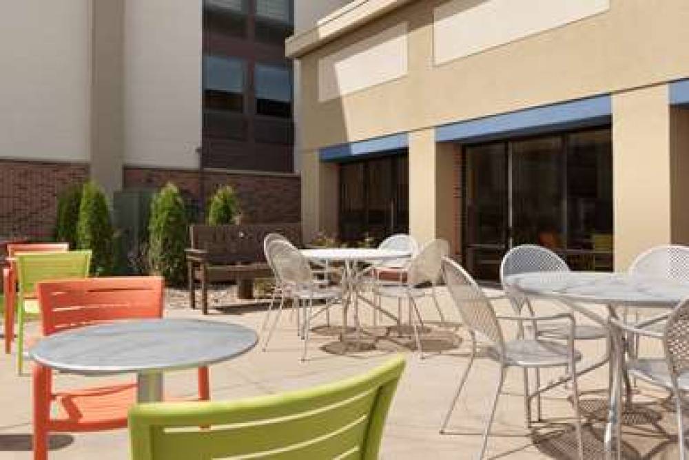 Hampton Inn Appleton-Fox River Mall Area 3