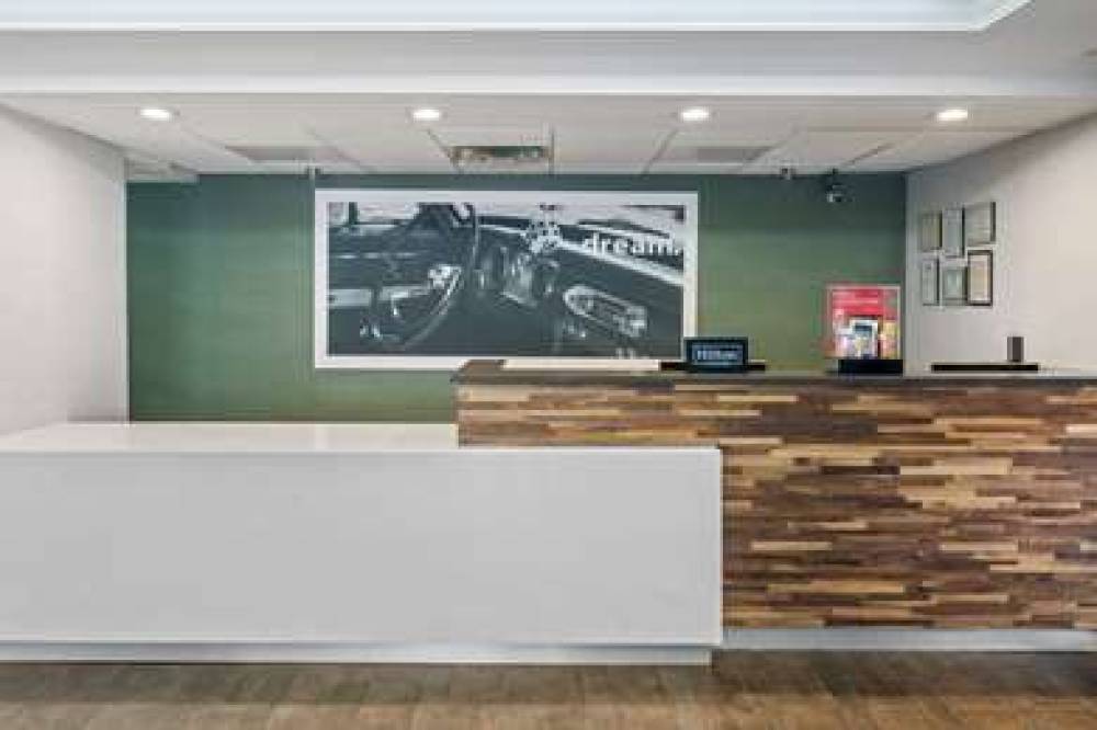 Hampton Inn Atlanta-Woodstock 3