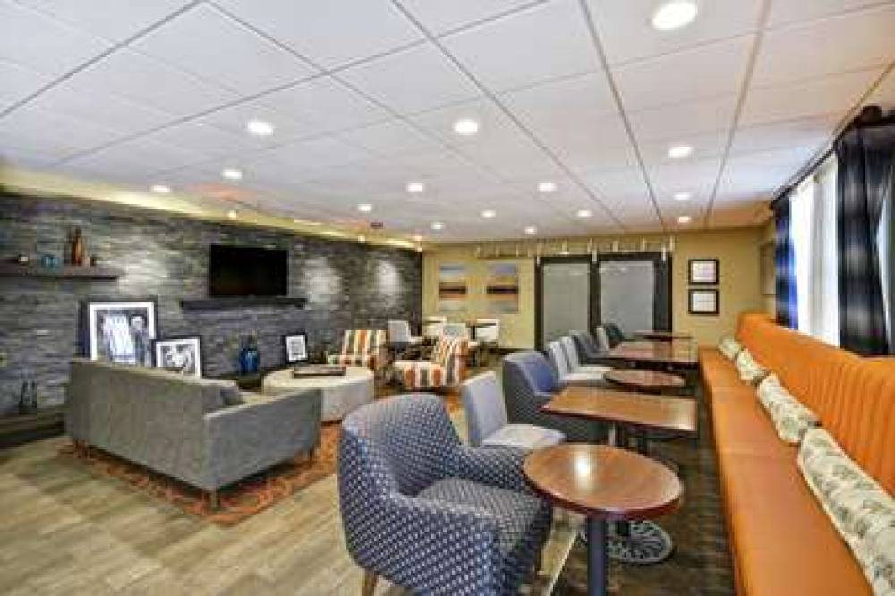 Hampton Inn Auburn 3