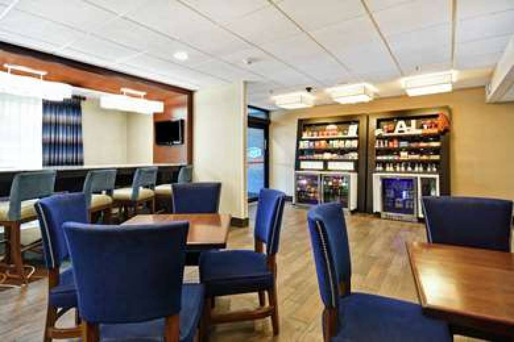 Hampton Inn Auburn 6