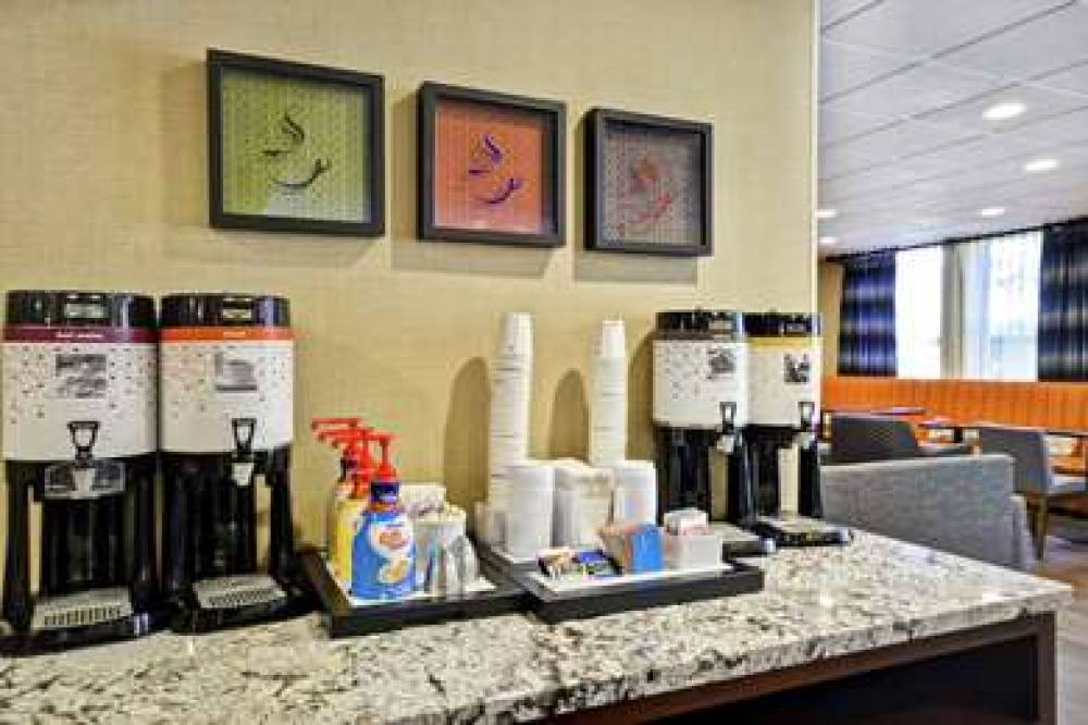 Hampton Inn Auburn 4