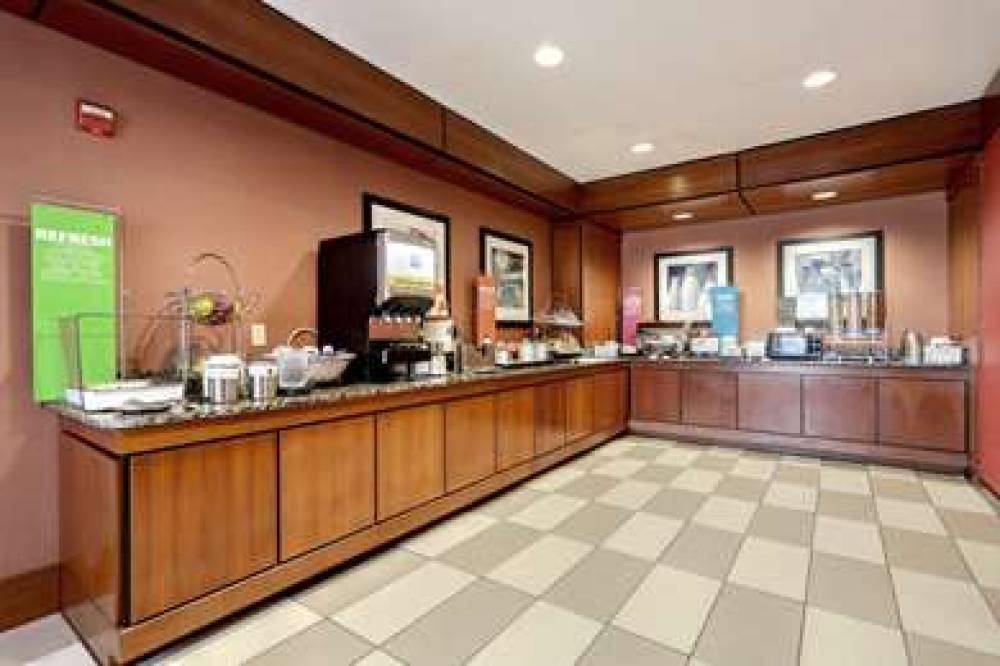 Hampton Inn Batavia 9