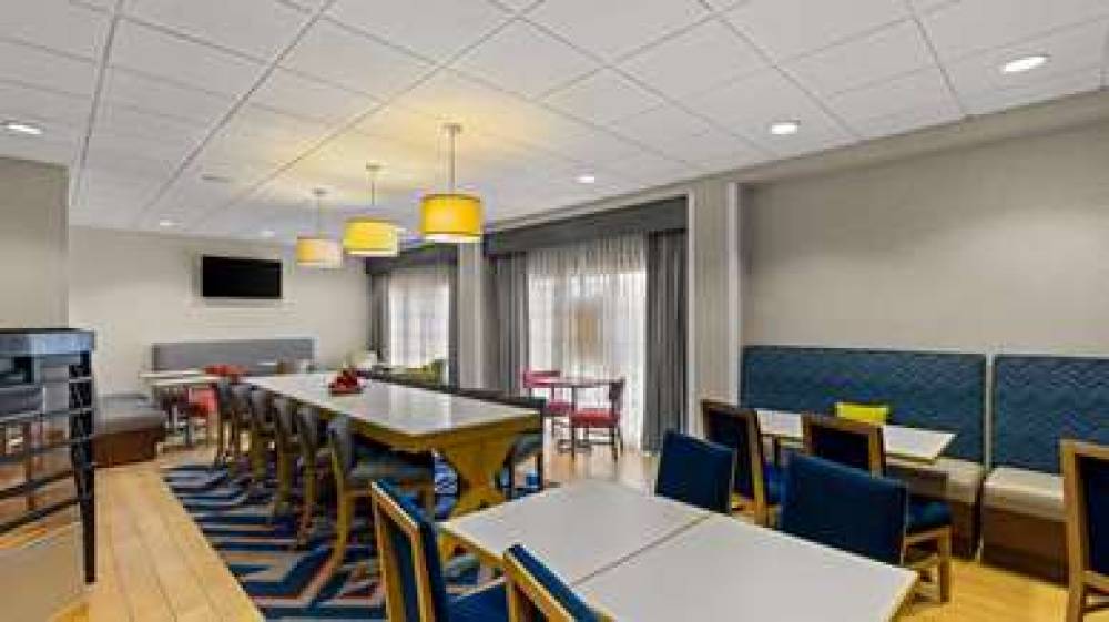 Hampton Inn Bloomington 6