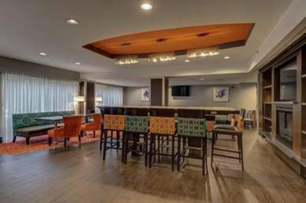 Hampton Inn Bowie 4