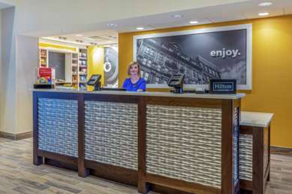 HAMPTON INN BURLINGTON, IA 6