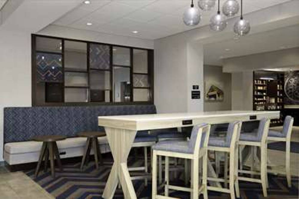 HAMPTON INN BY HILTON COBOURG 8