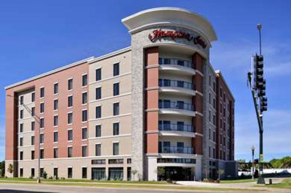 HAMPTON INN CEDAR FALLS 1