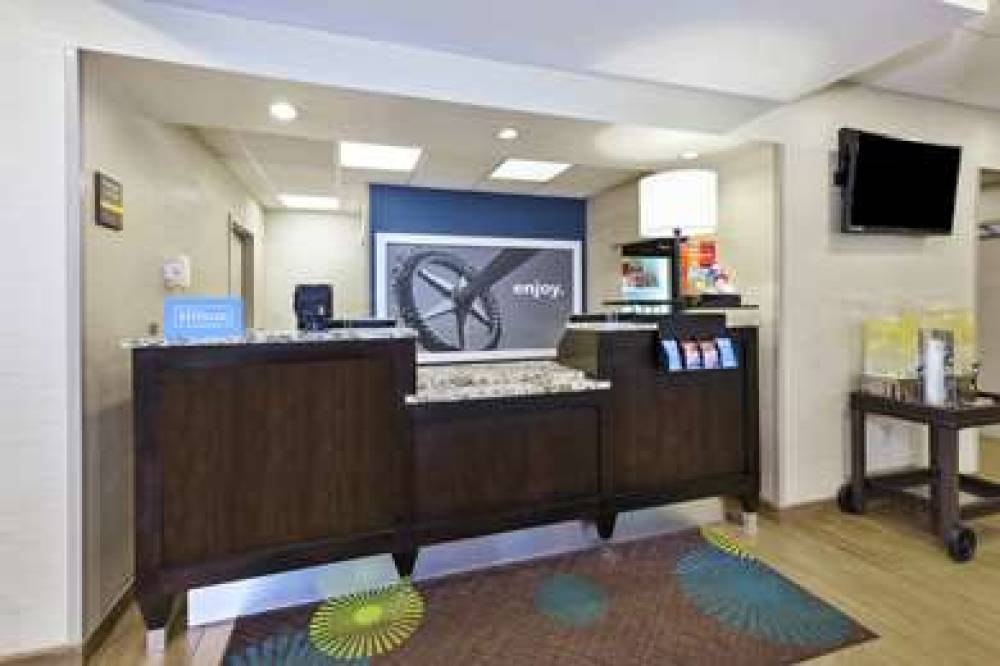 Hampton Inn Clinton 5