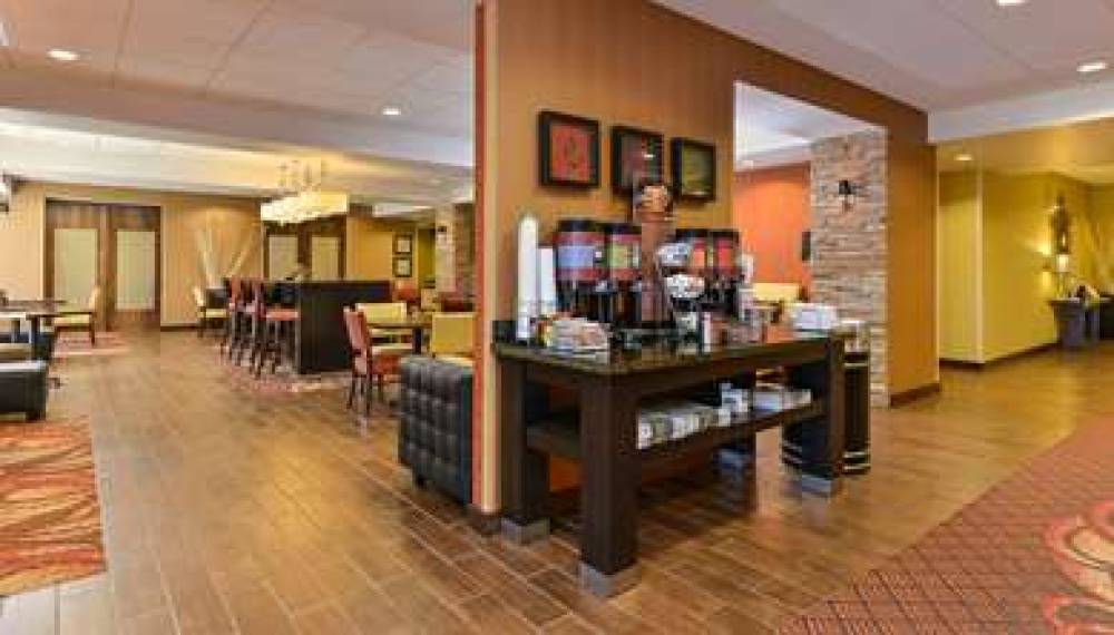 Hampton Inn Clinton, IA 5