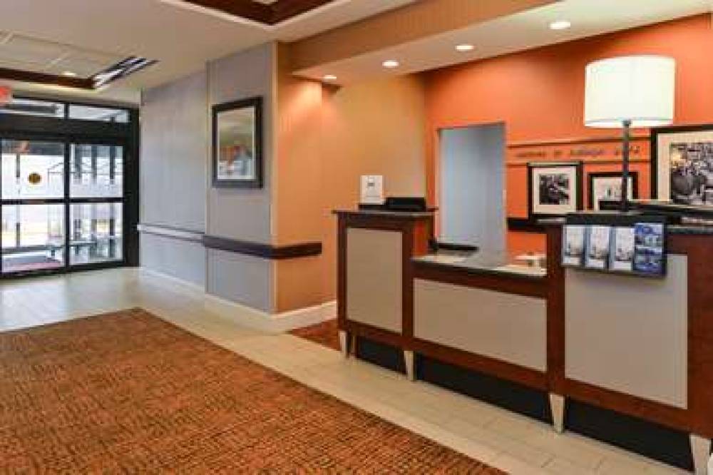 Hampton Inn College Park 8