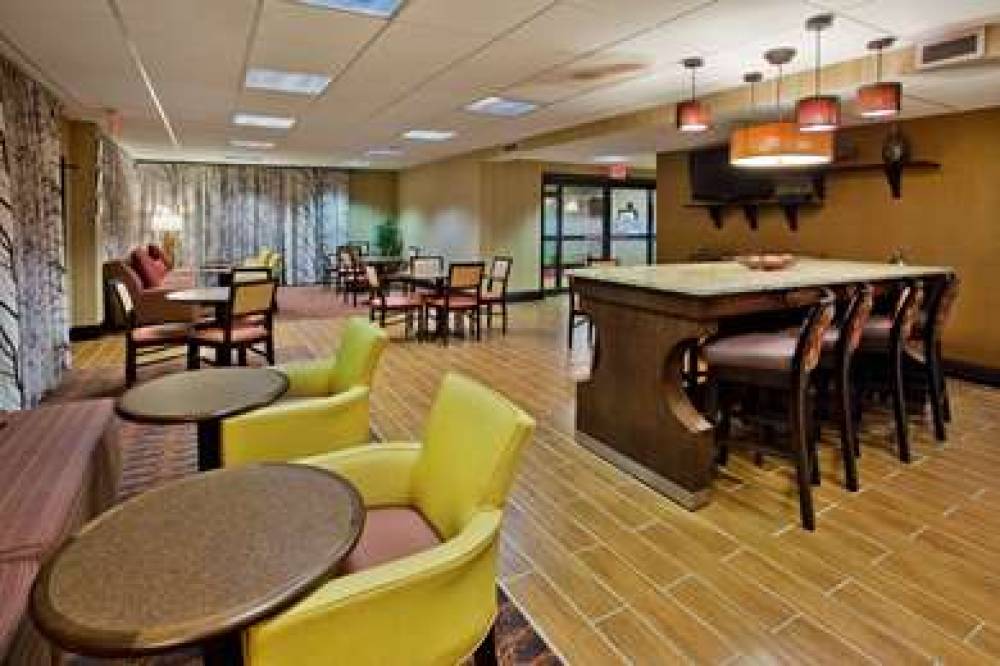 Hampton Inn Commerce 8