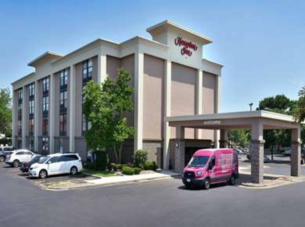 Hampton Inn Des Moines Airport 1