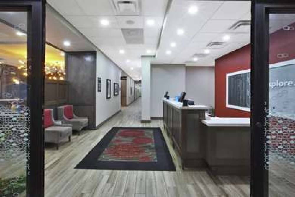 HAMPTON INN DETROIT - DEARBORN 3