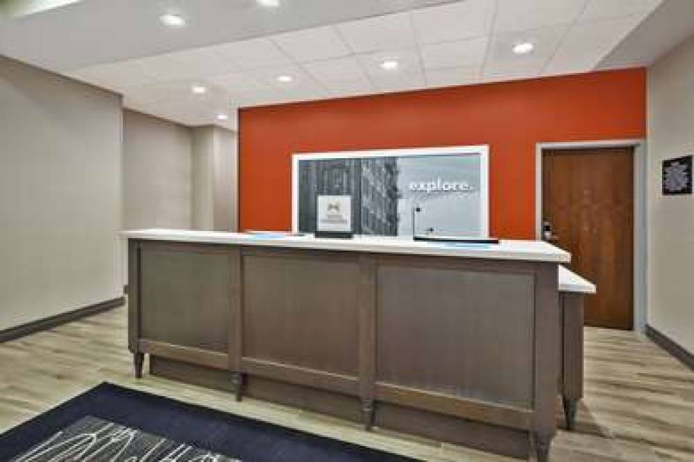 HAMPTON INN DETROIT - DEARBORN 4